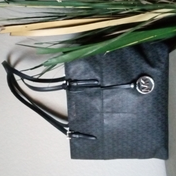 NEW - MICHAEL KORS Black Signature Jet Set Top Zip Tote Shoulder Bag. - Picture 2 of 12